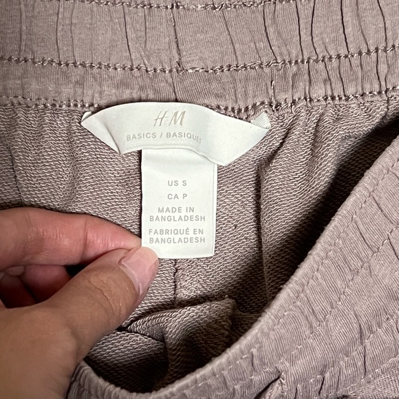 H&M BASICS - SWEAT SHORTS - Picture 2 of 2
